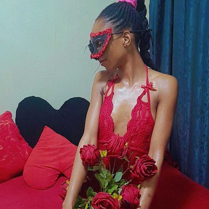 Sexystrawberryxx — FansOnlyX creator profile