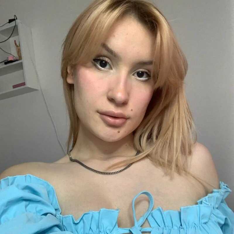 Sweet_white_chocolate — FansOnlyX creator profile