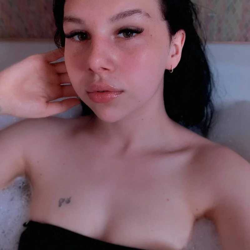 Adelina_xxx — FansOnlyX creator profile
