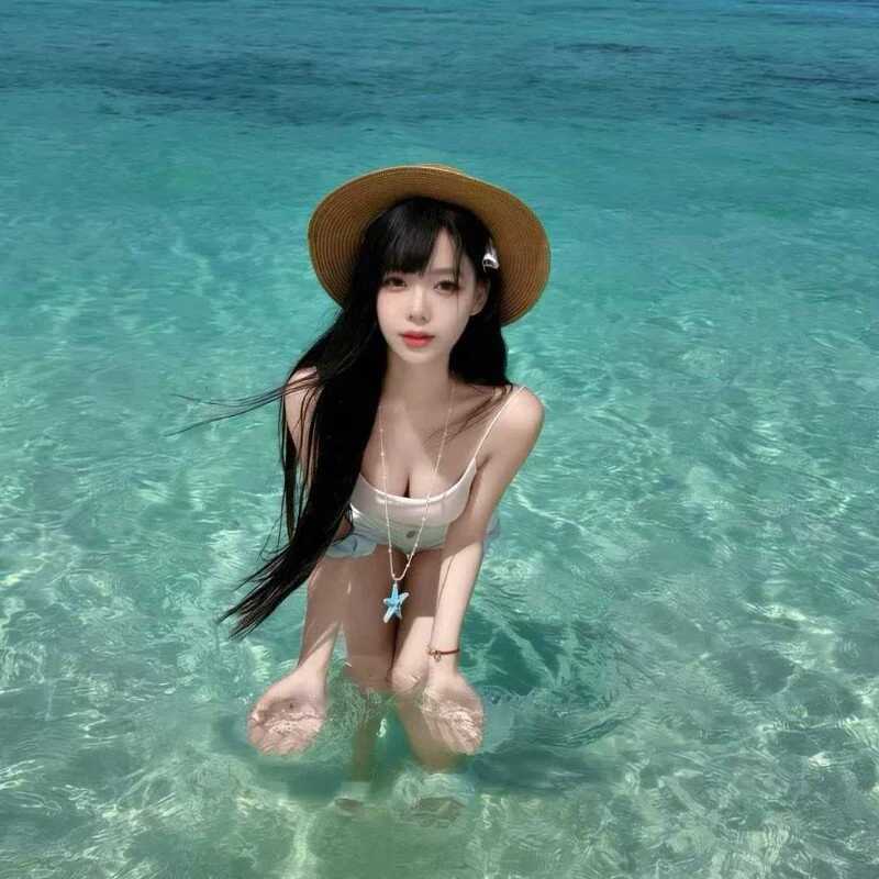 attractive- — FansOnlyX creator profile