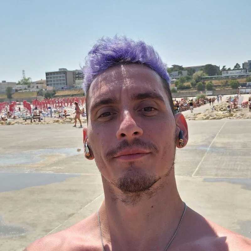 Rayzel_White — FansOnlyX creator profile
