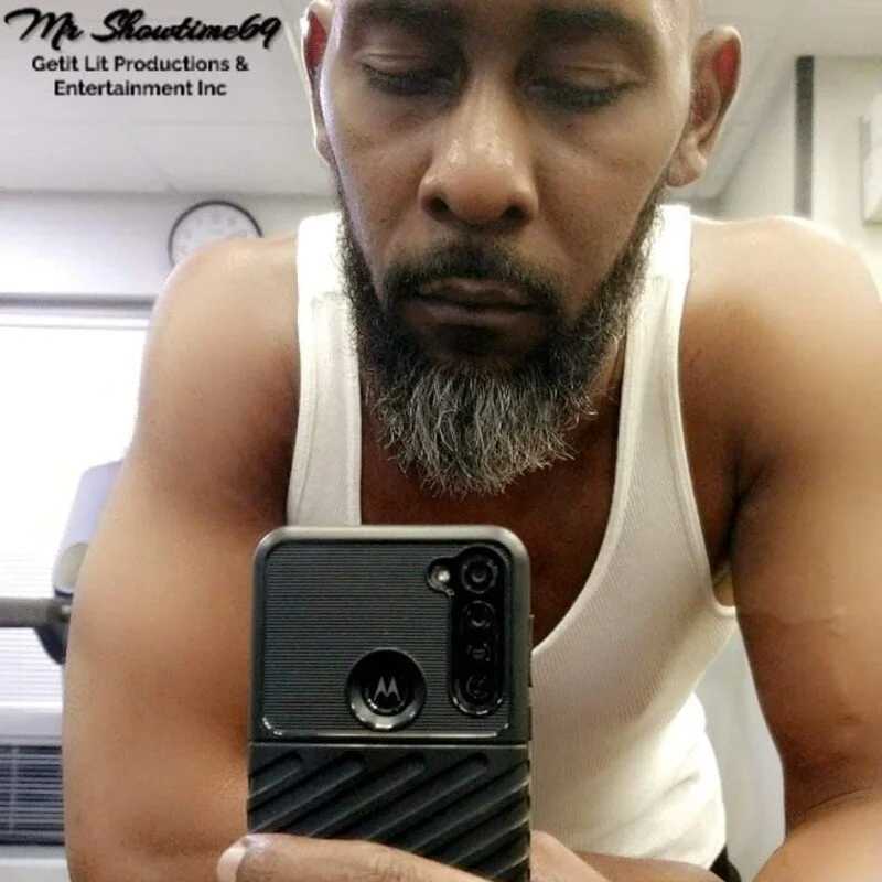 mrshowtime__69 — FansOnlyX creator profile