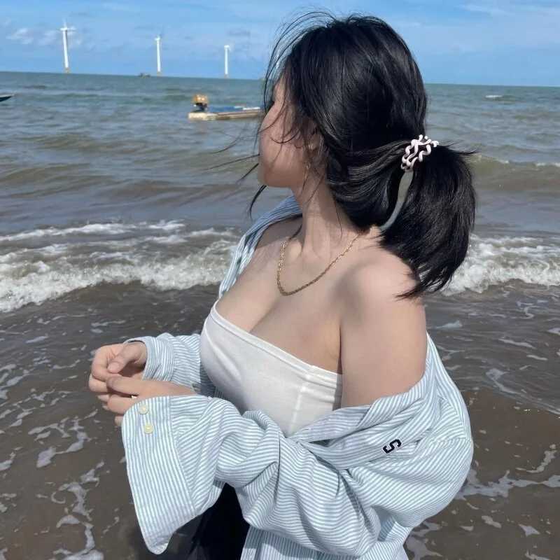 CapyBlush — FansOnlyX creator profile