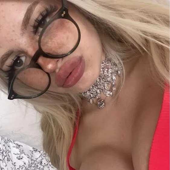 Steffi_Snowbunny — FansOnlyX creator profile