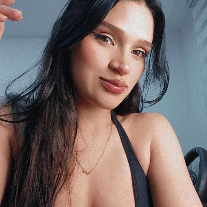 Roxxi_2110 — FansOnlyX creator profile