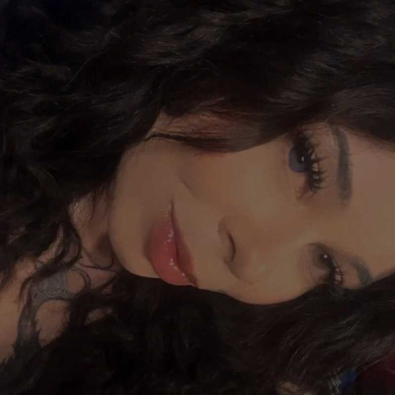 LilyRobertts — FansOnlyX creator profile
