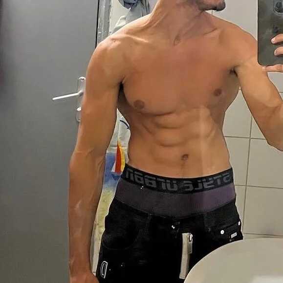 rnboy_hot — FansOnlyX creator profile