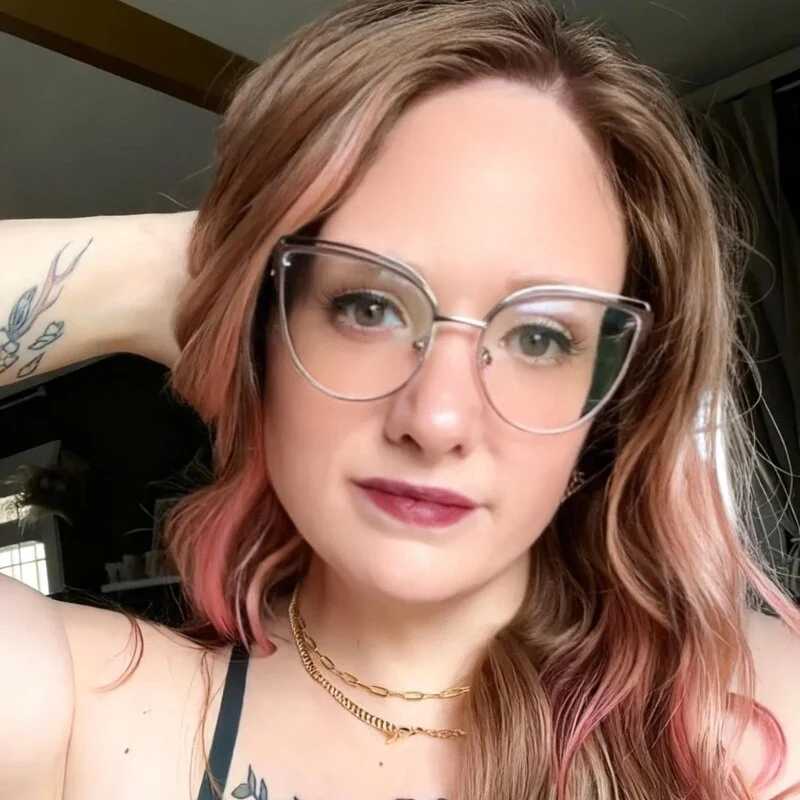 thatcutegirlwtheglasses — FansOnlyX creator profile