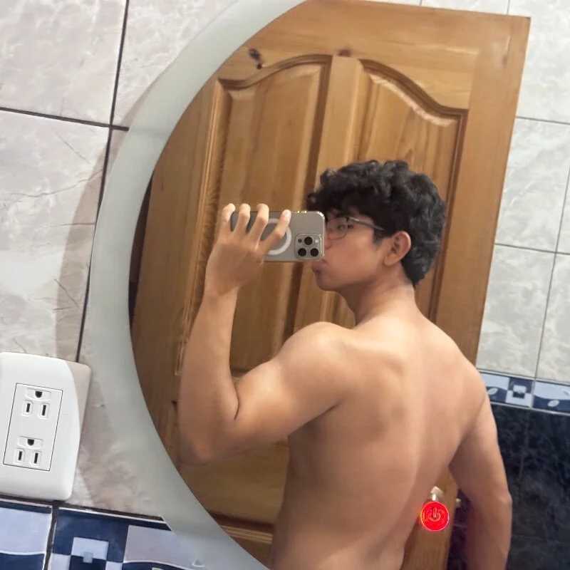 OoRobertooo — FansOnlyX creator profile