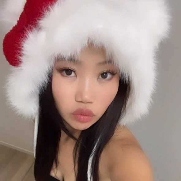 Lilyisshy — FansOnlyX creator profile
