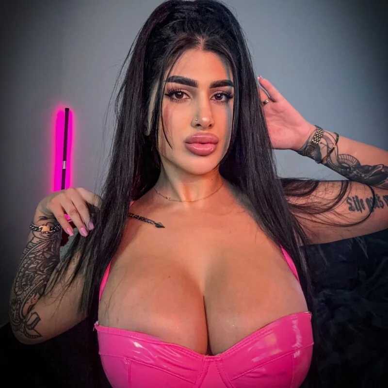 Niinarosee — FansOnlyX creator profile