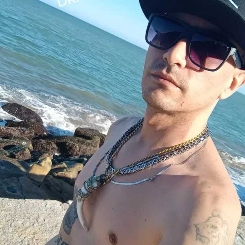 Julian2236 — FansOnlyX creator profile