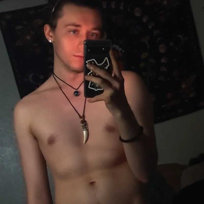 RomeoNeedsaTug — FansOnlyX creator profile