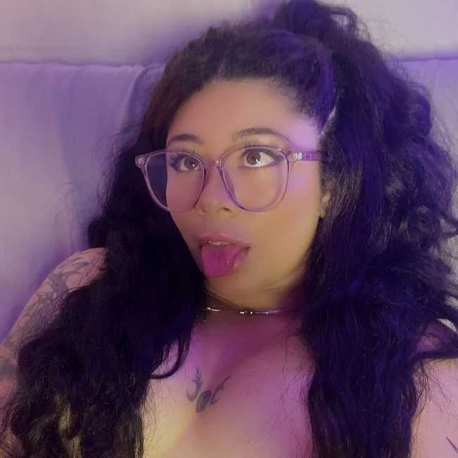 LilyRobertts — FansOnlyX creator profile