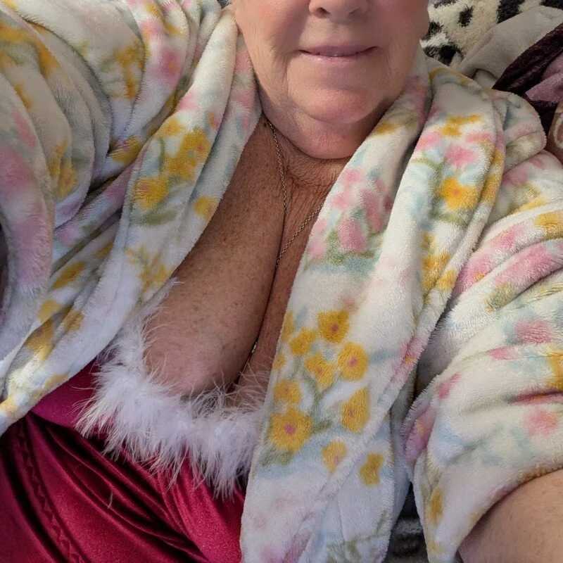 Playful_MILF_Demi — FansOnlyX creator profile