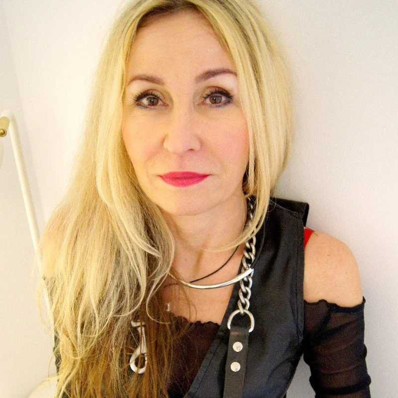 crystaLUX — FansOnlyX creator profile