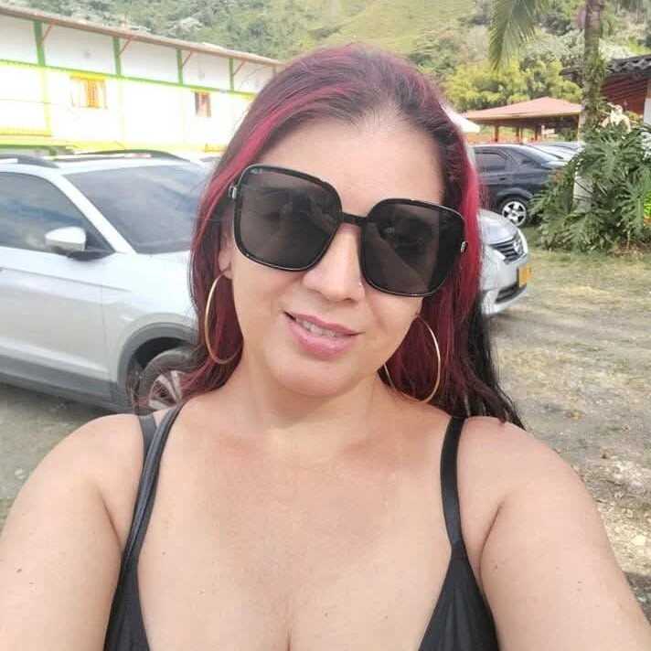 Reynaflow — FansOnlyX creator profile