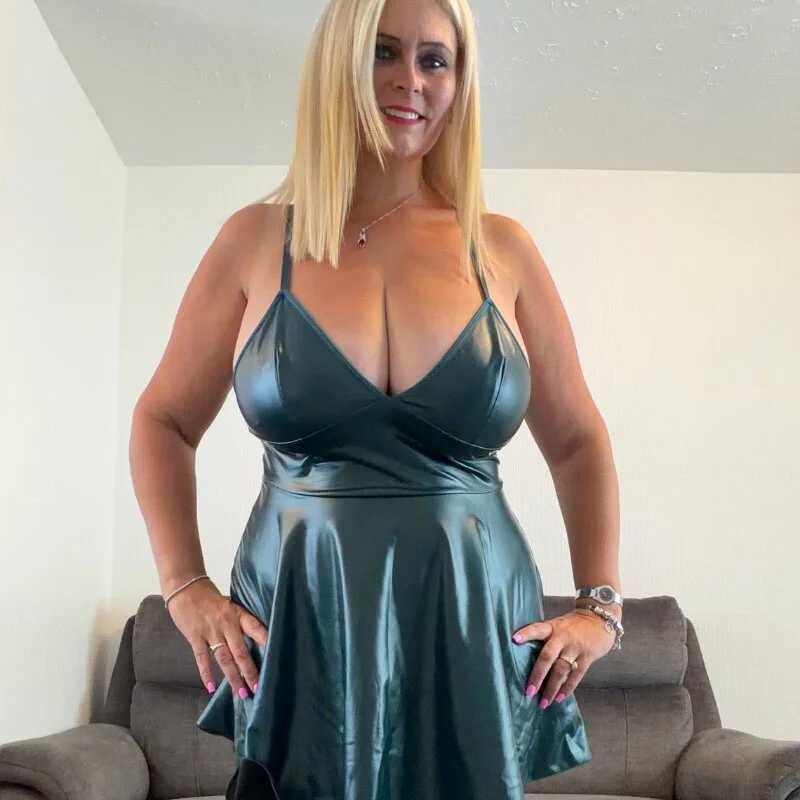 BustySwingingSlut — FansOnlyX creator profile