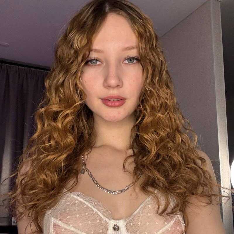 Alisavine — FansOnlyX creator profile