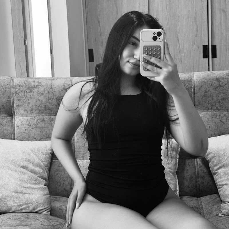 Jullya_x — FansOnlyX creator profile