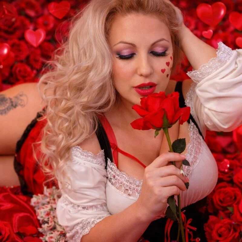 YOUR_MATURE_FANTASY — FansOnlyX creator profile