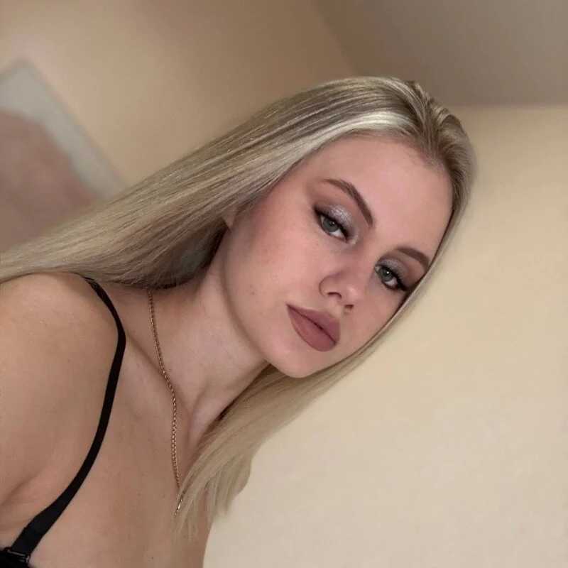 LanaWey — FansOnlyX creator profile