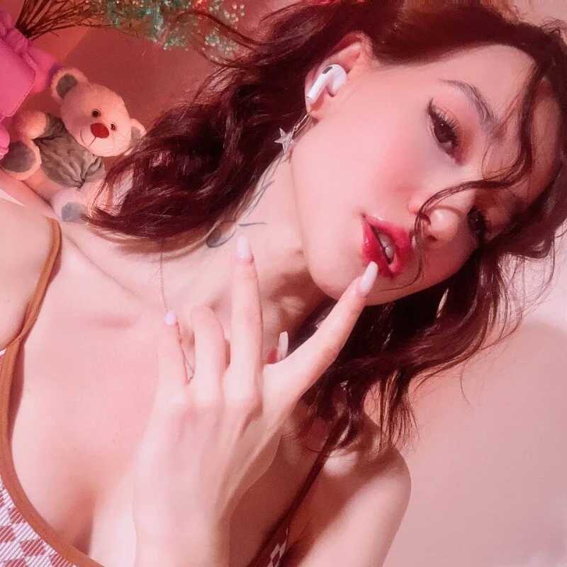 shey1i — FansOnlyX creator profile