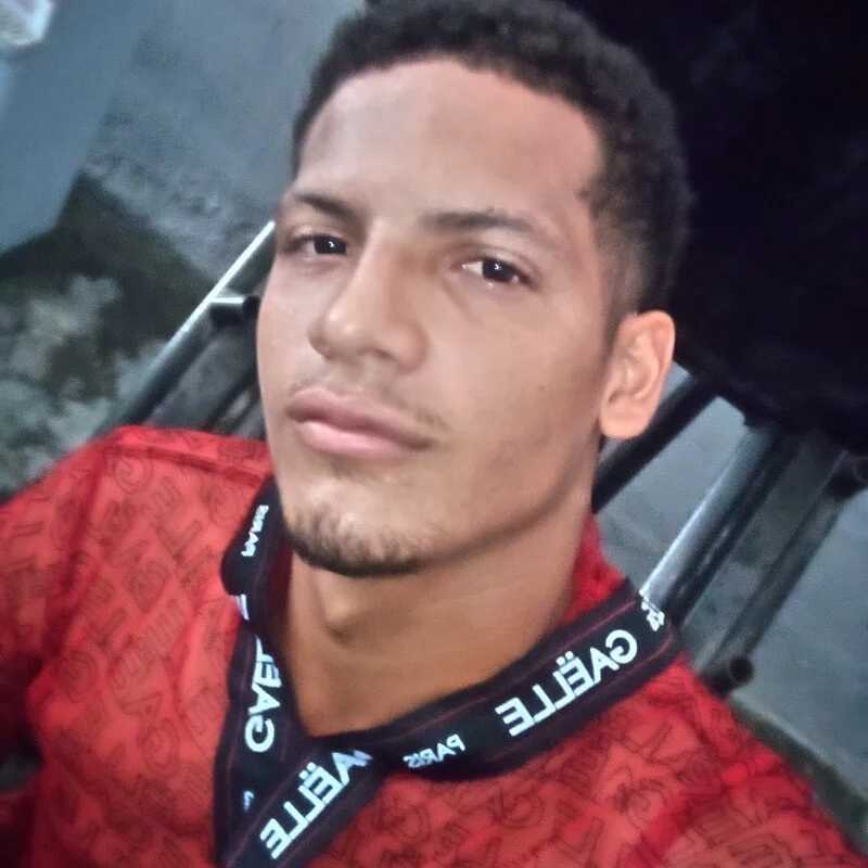 Alejandro_Pina — FansOnlyX creator profile