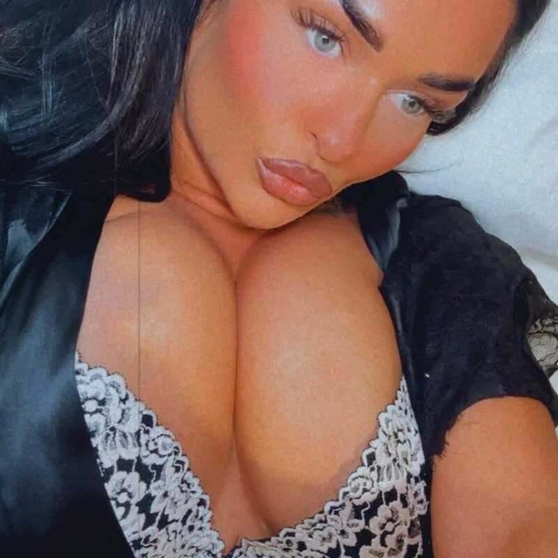 Isabellaaxx — FansOnlyX creator profile