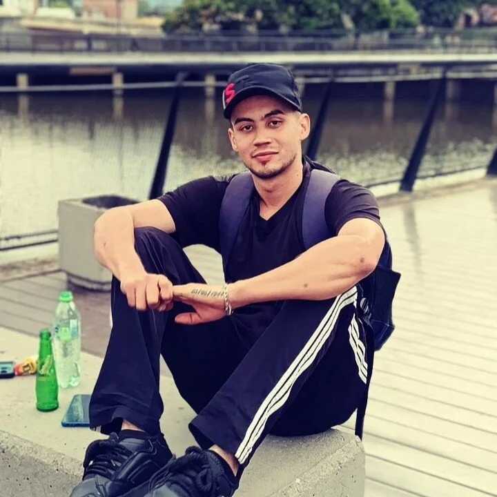 vanegasXxx — FansOnlyX creator profile