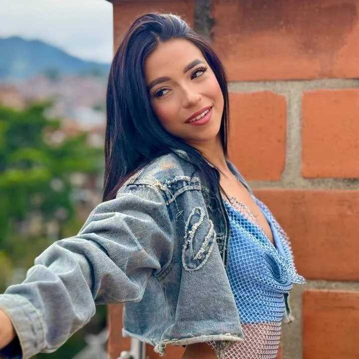 TiniLoveXXX — FansOnlyX creator profile