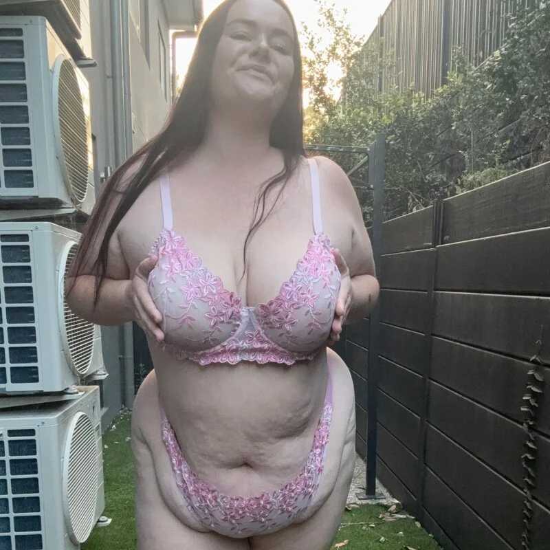carinabro10 — FansOnlyX creator profile