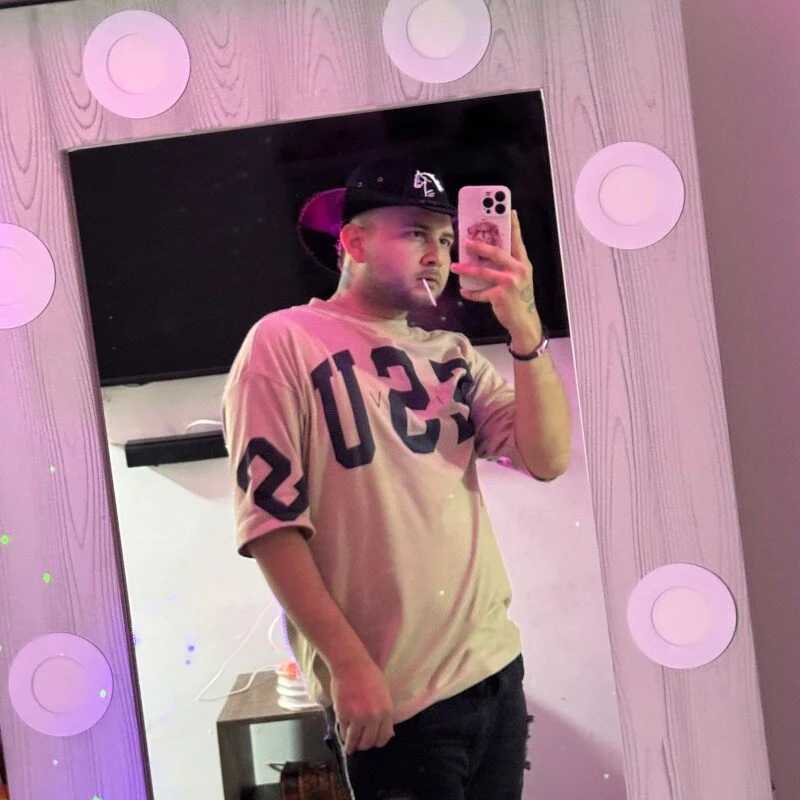 JHANXON — FansOnlyX creator profile