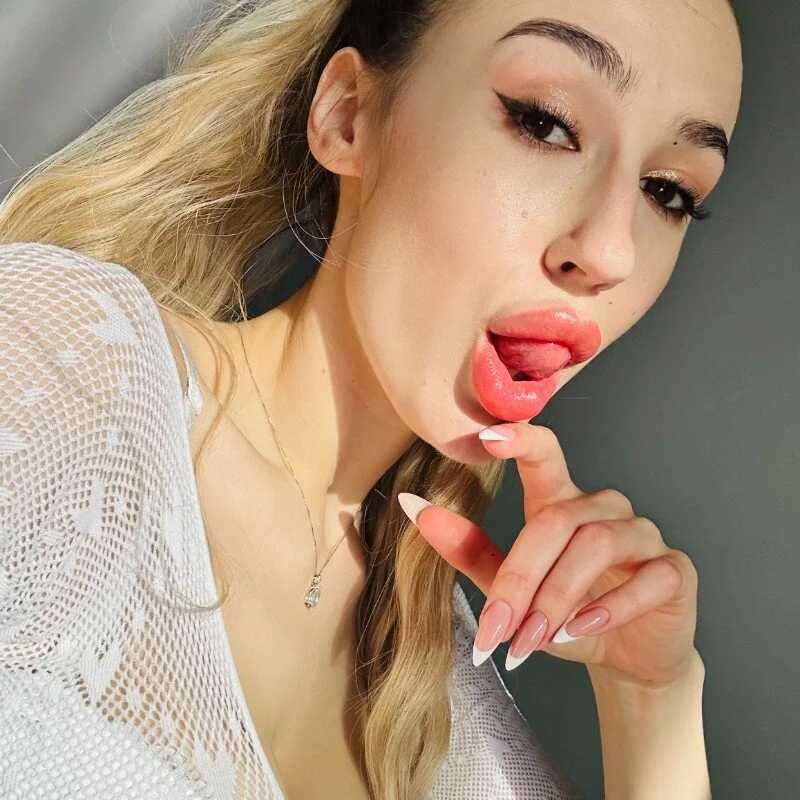 ToxicDollKiss — FansOnlyX creator profile