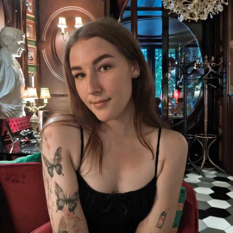 MirellEmber — FansOnlyX creator profile