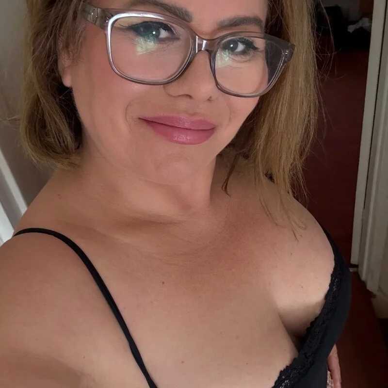 LadySaraNoir — FansOnlyX creator profile