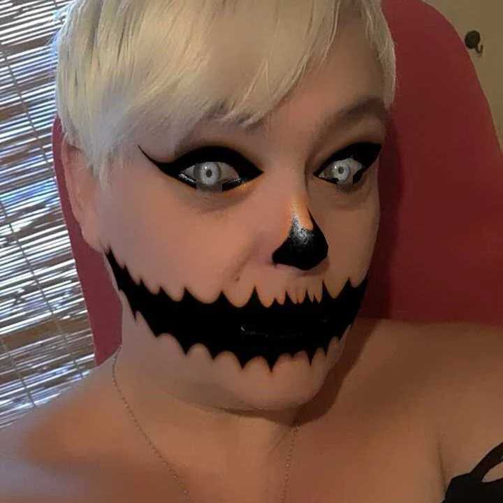 MISS_LINDAH — FansOnlyX creator profile
