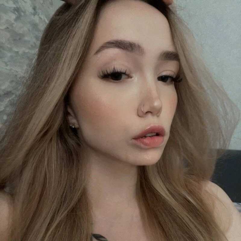 Evia_r0se — FansOnlyX creator profile