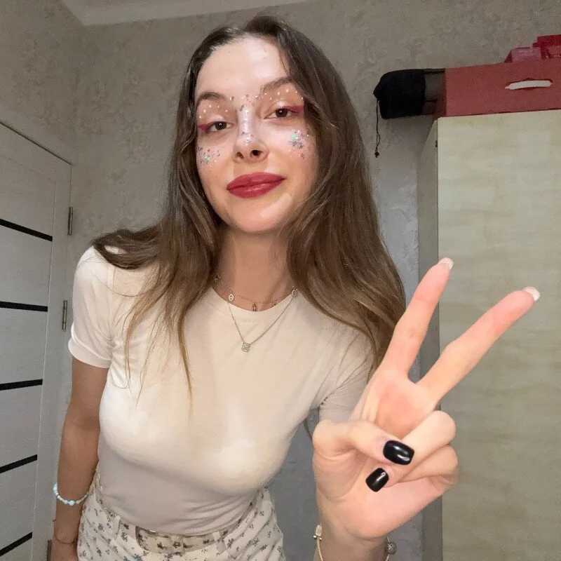 Shy_Little_Mia — FansOnlyX creator profile