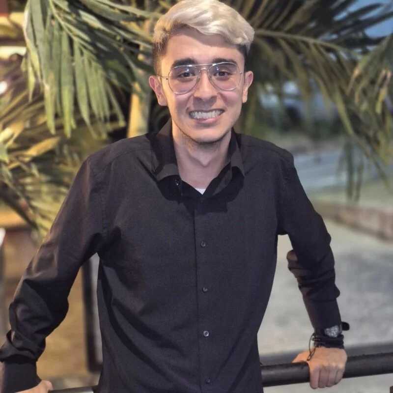 AurenV — FansOnlyX creator profile