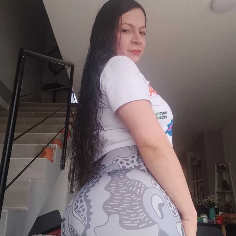 SARAPORNO — FansOnlyX creator profile