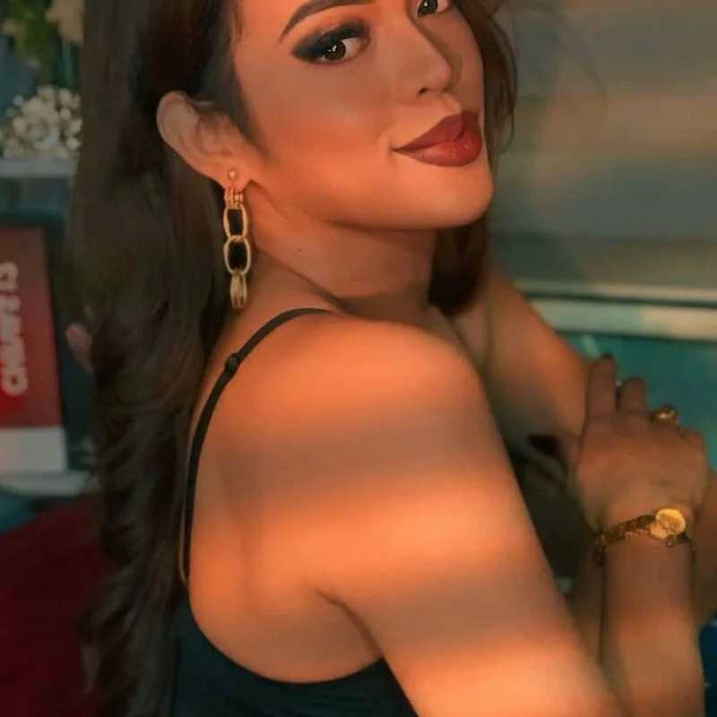 Stellabronze — FansOnlyX creator profile