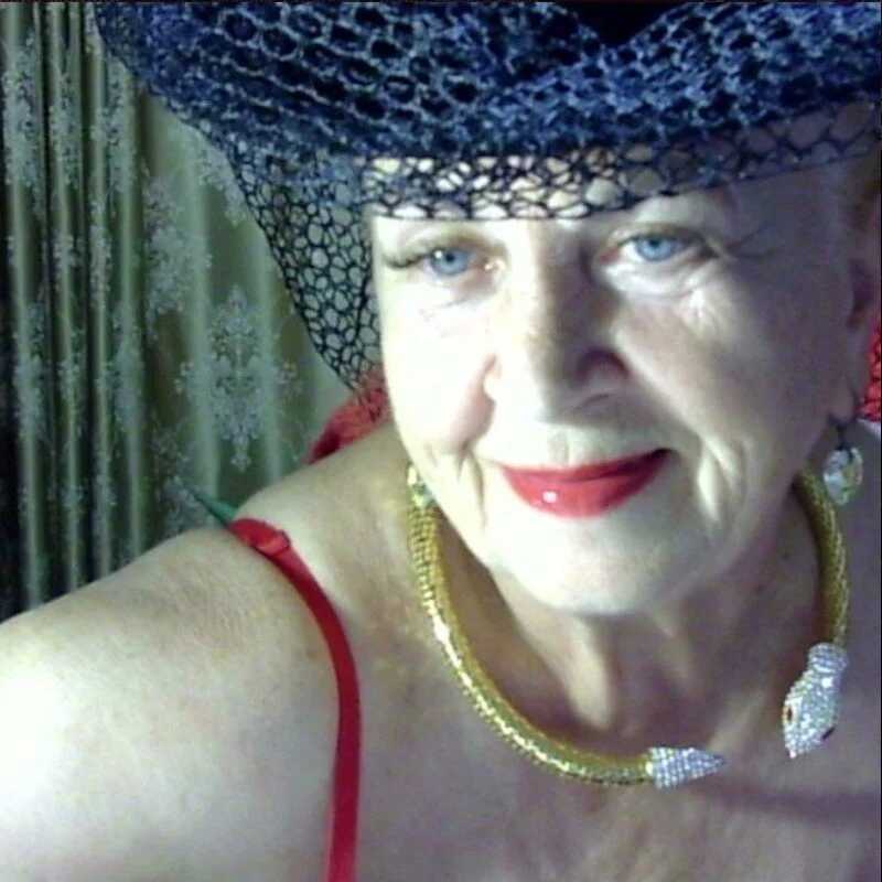 Emma52610 — FansOnlyX creator profile