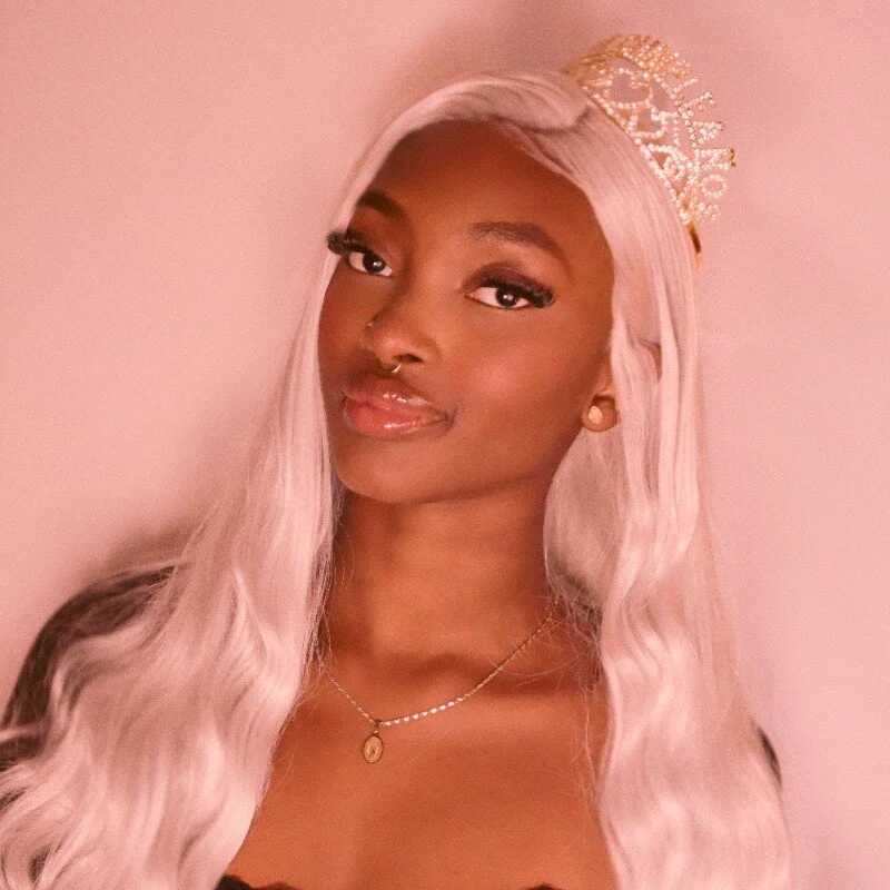 ahvi_ebony — FansOnlyX creator profile