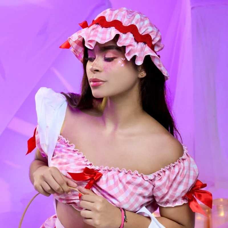LilyRoxi — FansOnlyX creator profile