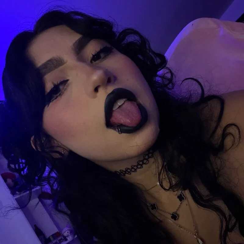 valenor_ — FansOnlyX creator profile