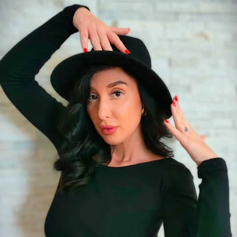 LeylaGracey — FansOnlyX creator profile