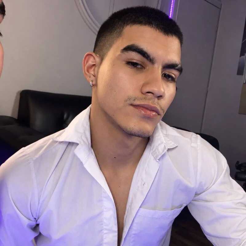 Alejandro_vega_ — FansOnlyX creator profile