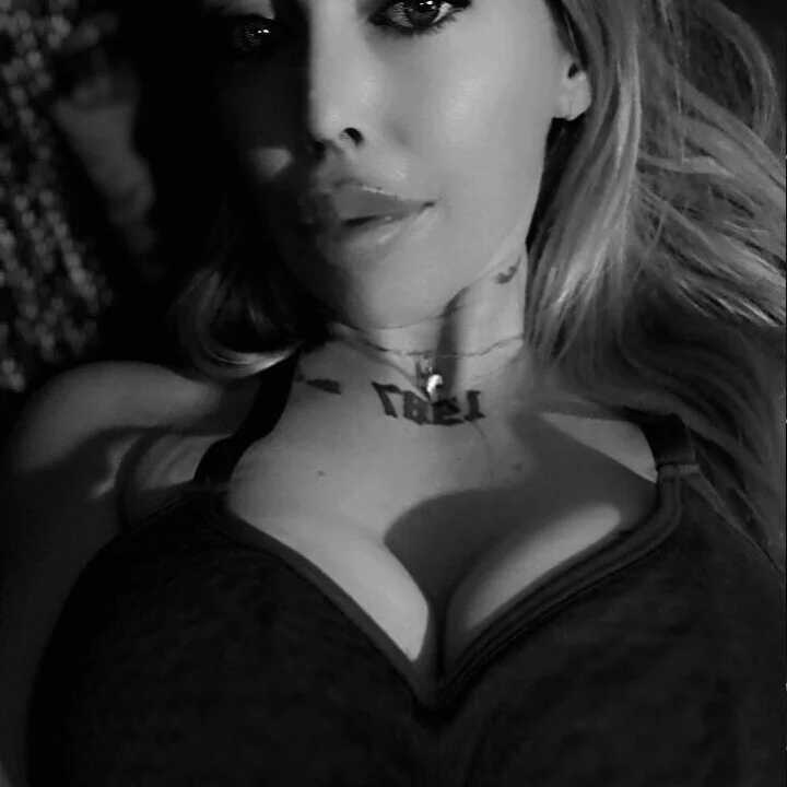 NikkiDeep — FansOnlyX creator profile