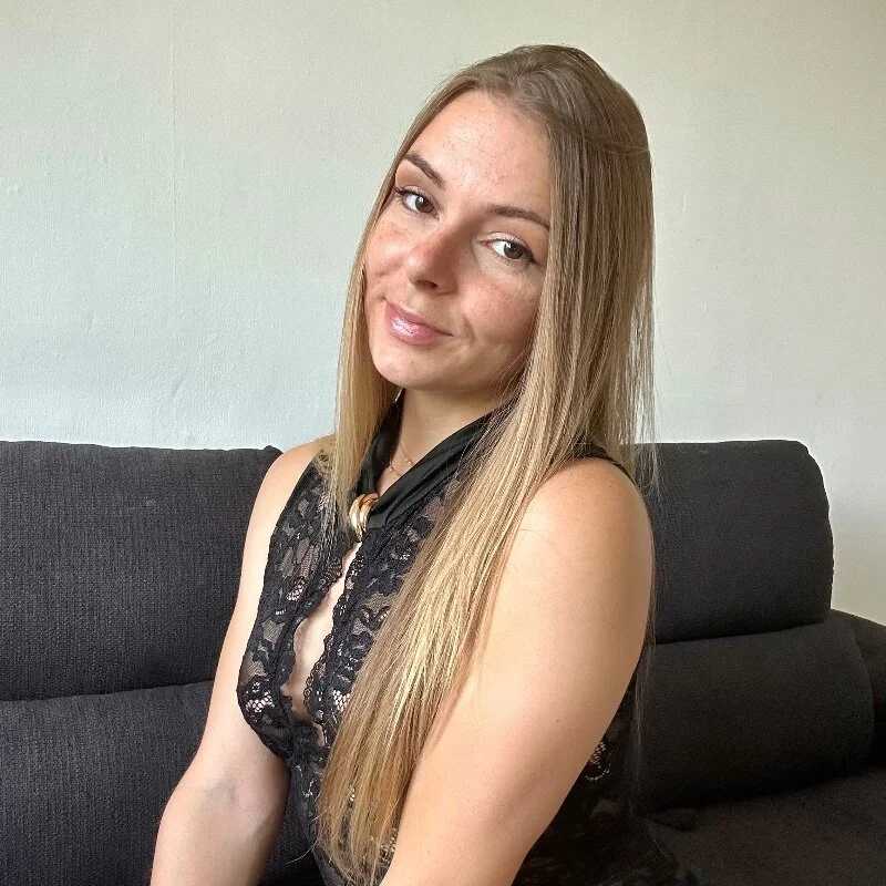 Angele_wrz — FansOnlyX creator profile